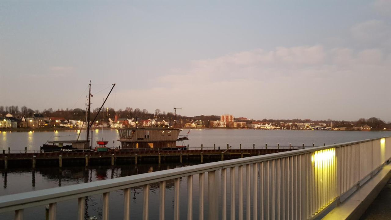 Ostseefjord-Schlei-Blick Im Wikingturm Schleswig Buitenkant foto